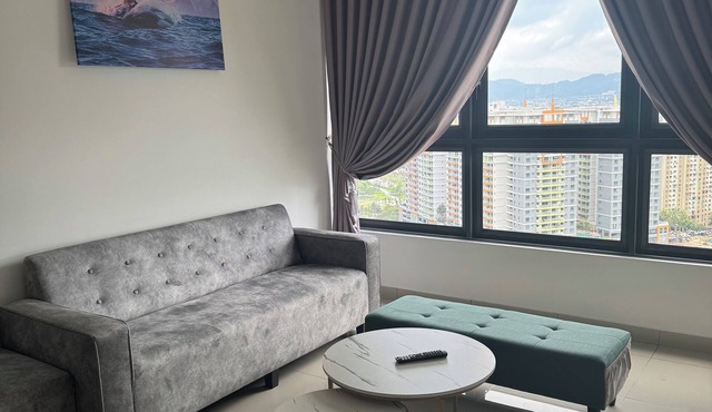 4BR KL Skyline View! 8-10 pax, 2 Bath, Iconic Towers