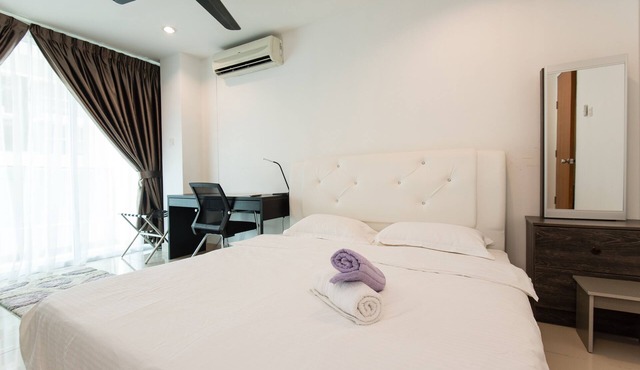 5 Mins Walk to LRT, Opposite Mall