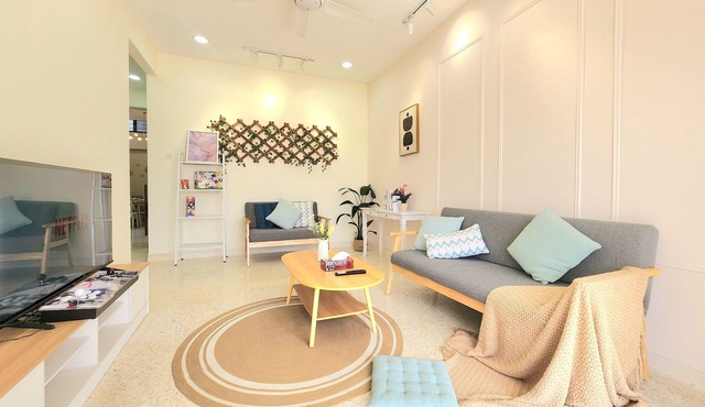 5 Star Landed Home Petaling Jaya Seksyen 17, 4-bedroom house with AC and WiFi