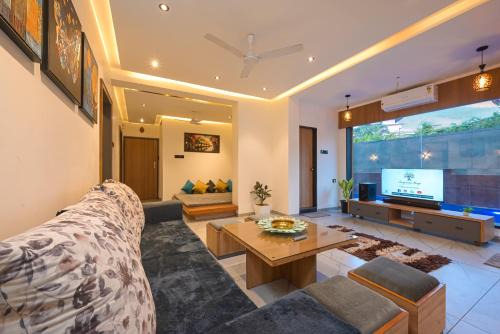 5BHK Honey Gold Villa By Tropicana Stays