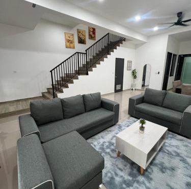 5BR 4Bath Homestay with Snooker Table Sitiawan