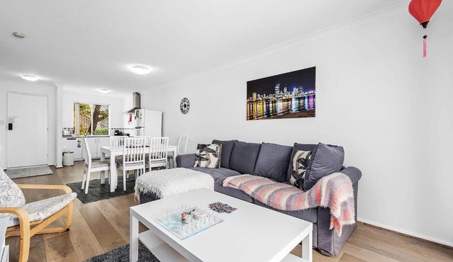 6 Light Bright Home in South Perth in Perth