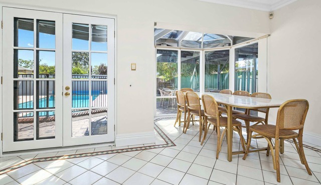 6BR Lower Mitcham home, pool, cinema, near CBD in Lower Mitcham