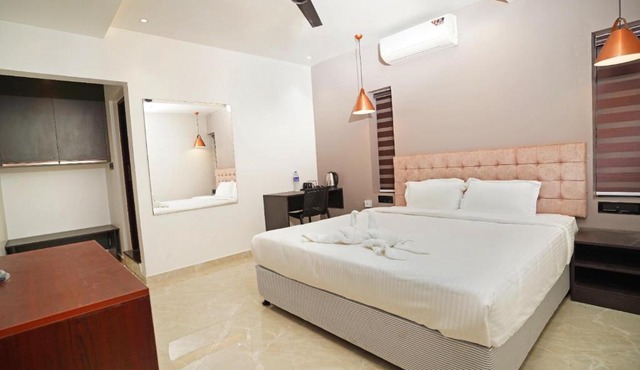 7 The Business Hotel