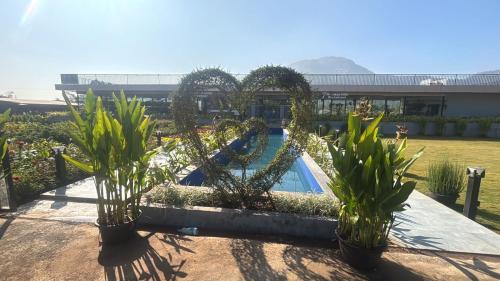 7 Tree Resort & Restaurant