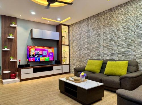 8-10pax Taman Johor Jaya Semi D Near Desa Tebrau, Mount Austin