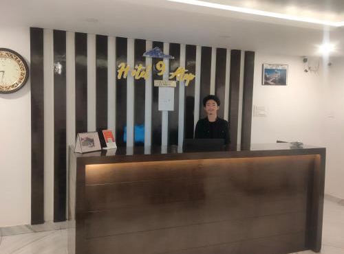 9 ATOP HOTEL