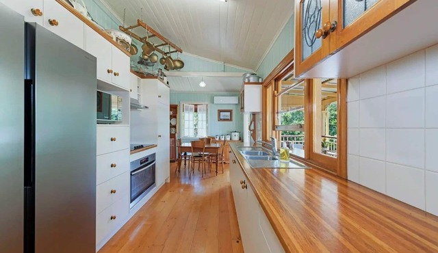 A Charming Queenslander in Kepnock