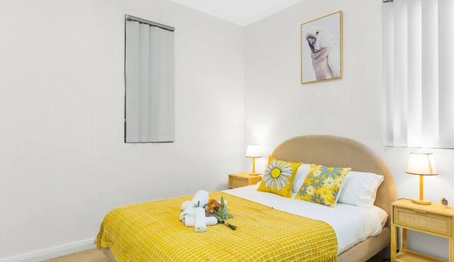 a Leisurely Ideal Abode Near the Subway