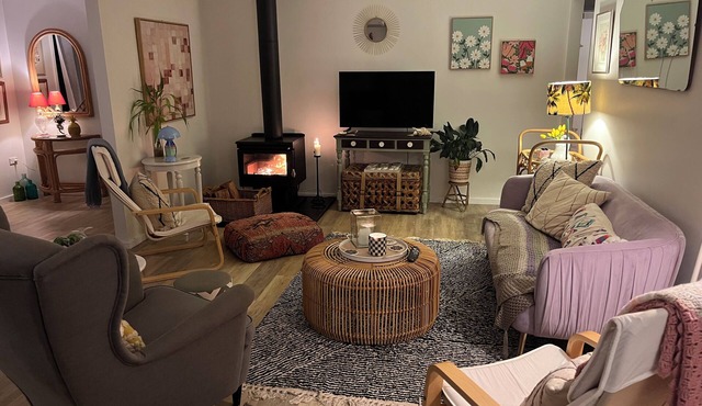 A sanctuary between the lake and ocean. Colourful and quirky home