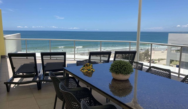 ABSOLUTE BEACHFRONT LUXURY LARGE PENTHOUSE on QLD's SUNSHINE COAST in Kings Beach