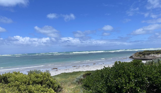 ABSOLUTE BEACHFRONT SHACK IN NENE VALLEY - steps to the beach in Nene Valley