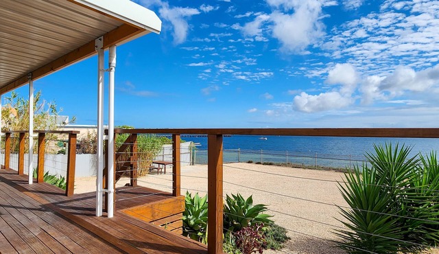 Absolute Waterfront 2 bedroom Holiday Home in Streaky Bay