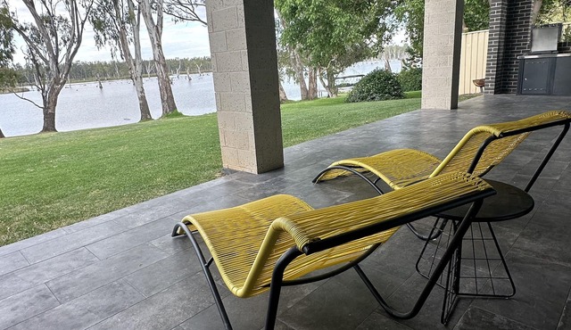 Absolute Waterfront Bundalong Modern stylish home right on the water