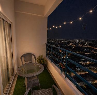 Aesthetic High-Rise Studio , Balcony & Villa View