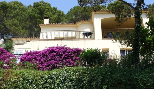 Air conditioned 4 Bedroom, 4 Bathroom villa. Walkable to the Beach in Begur