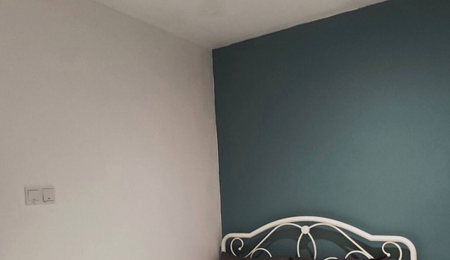 Air-conditioned with private bathroom. Basic room with bargaining price. Penang