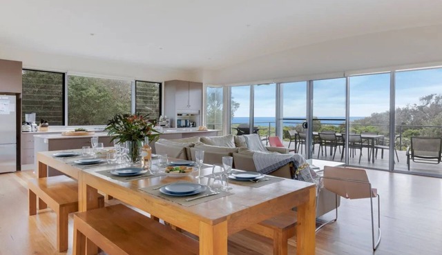 Aloha – absolute beachfront house