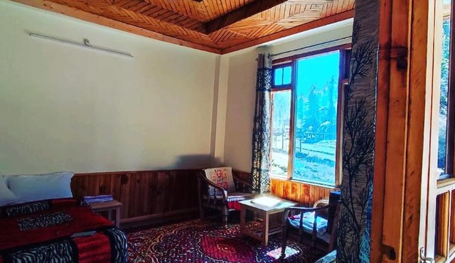 Alpine Homestay at Gadagusain