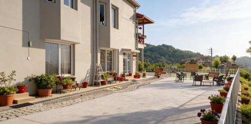 Annfield Cottage with Mountain View 7BR Mussoorie