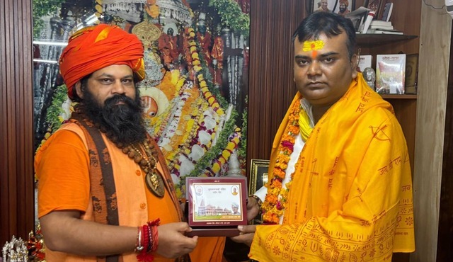 Aradhya home stay Spacious 5-bedroom building in welcoming Ayodhya withAC,WiFi