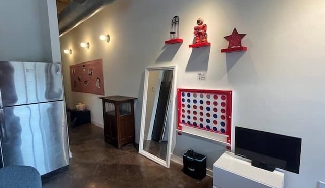 Artistico-Styled Studio Loft Sleeps 5 in Dallas