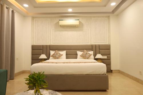 Auraa Suites