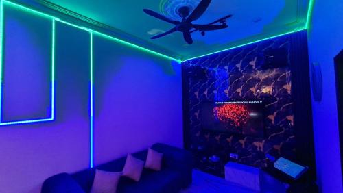 AURORA HIDEAWAY VILLA 4R4B 23PAX PRIVATE POOL, KTV, BBQ, MALAY ONLY, 5min to BEACH
