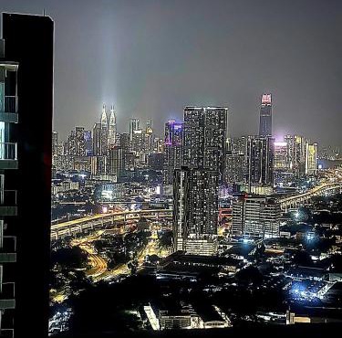 Ayazuki Sky Suite KLCC View 2BR Free Parking Netflix Swimming Pool