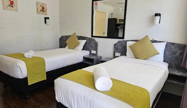 Azalea Motel