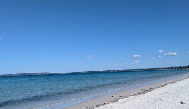 Azul haven cottage - 3 bedroom, backyard bliss and 3min from beach!
