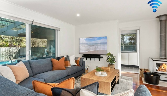 Azure House - freedom beckons just 300m from Callala Beach at Jervis Bay