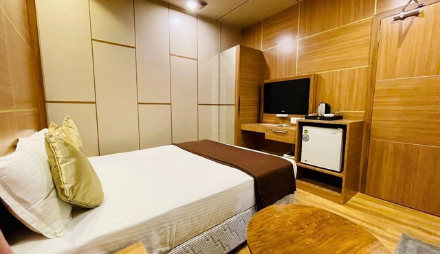 B8 HOTEL