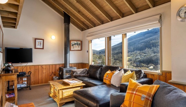 Banjo 4 - Two Bedroom & Loft Townhouse with mountain views