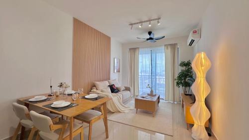 Baron Residence by manatidur #PetFriendly #Lakecity
