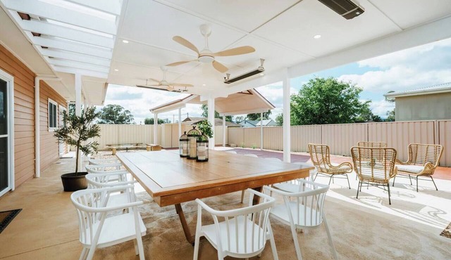 Bathurst Lodge Historic Modern Retreat w Alfresco