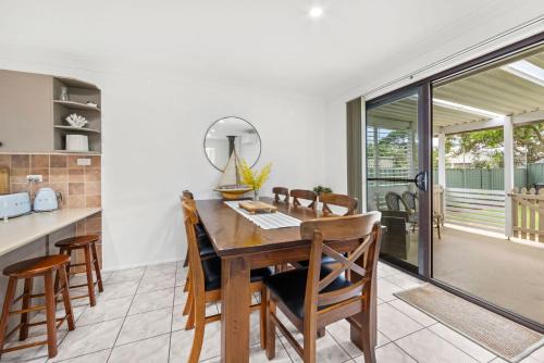 Bay Bliss - Fireplace - 3 Mins Walk to Beach