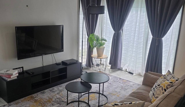 Bayan Lepas Getaway - Nature Views & BBQ Haven