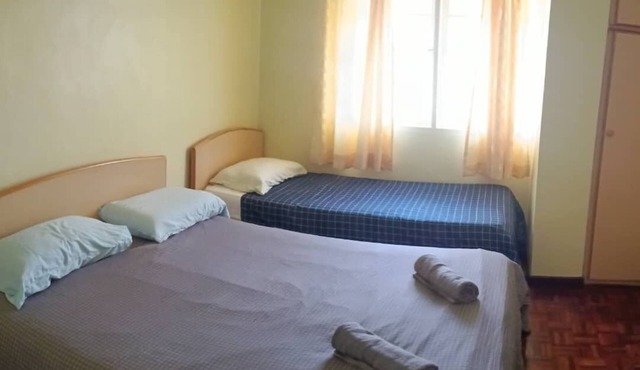 Bderiah Cameron Guest House +Wi-Fi-Netflix-Garden view