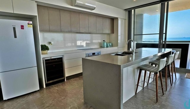 Beach Blossom - Apartment and walk to the beach!