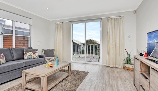 Beach Escape at Caves Beach Villas