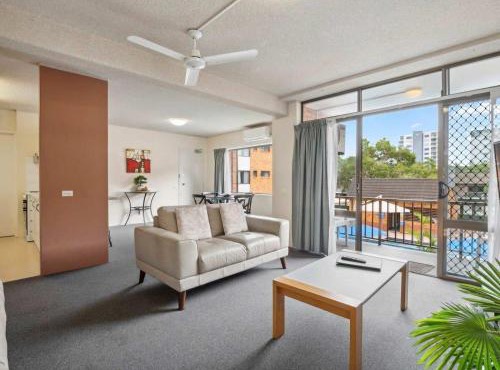 Beach Resort style spacious full A C - heated pool spa sauna - 6pm checkout @219