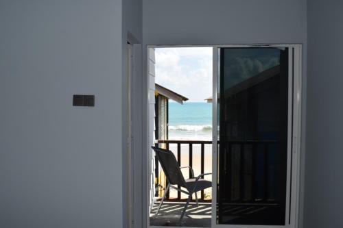 Beach Shack Loft Side Seaview