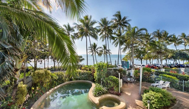 Beachfront Bliss 3-Bedroom Apartment w/Sea View 4 in Trinity Beach