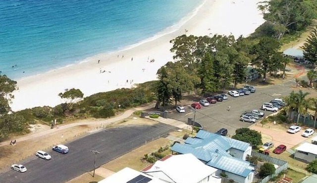 Beachfront Luxury by Experience Jervis Bay