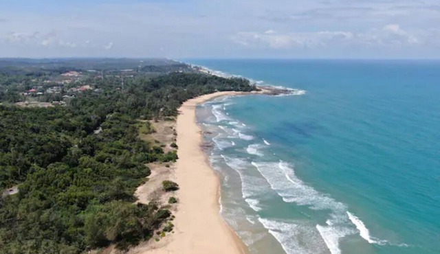 Beachfront Twin Cabin w/children paddle pool - 1 min from the beach!