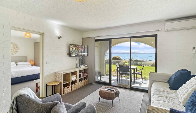 Beachside Apartment Overlooking Casey’s Beach