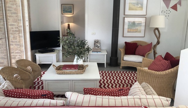 Beachside, Hamptons-style, summer home in Point Leo
