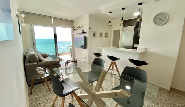 Beautiful beachfront apartment with a large terrace overlooking the ocean in La Garita