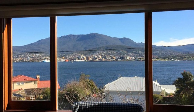 Bellerive Bluff Magic - A Tranquil Panoramic Escape in Bellerive